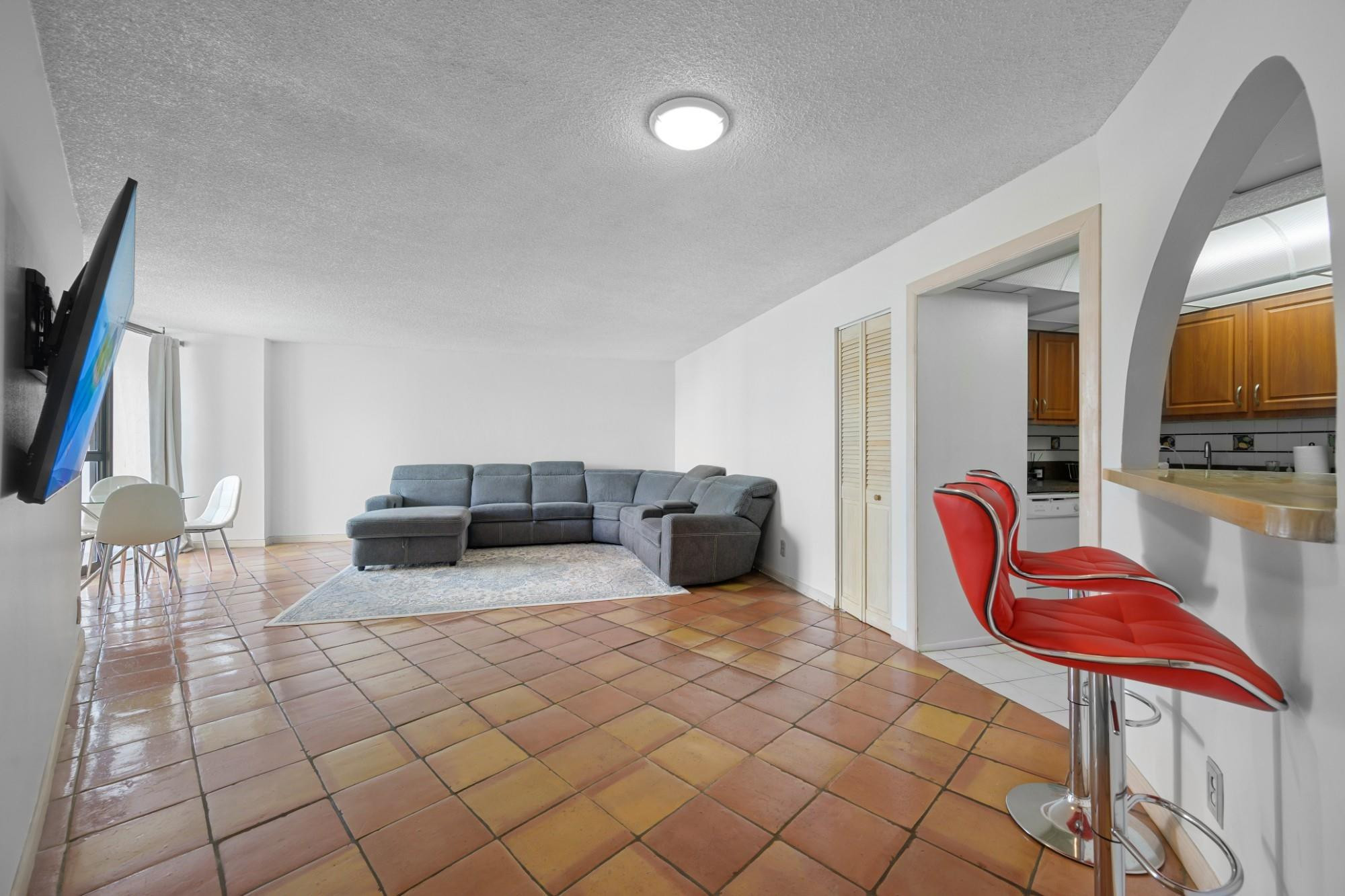 600 Parkview #1111 (PH11) Hallandale Beach, FL 33009