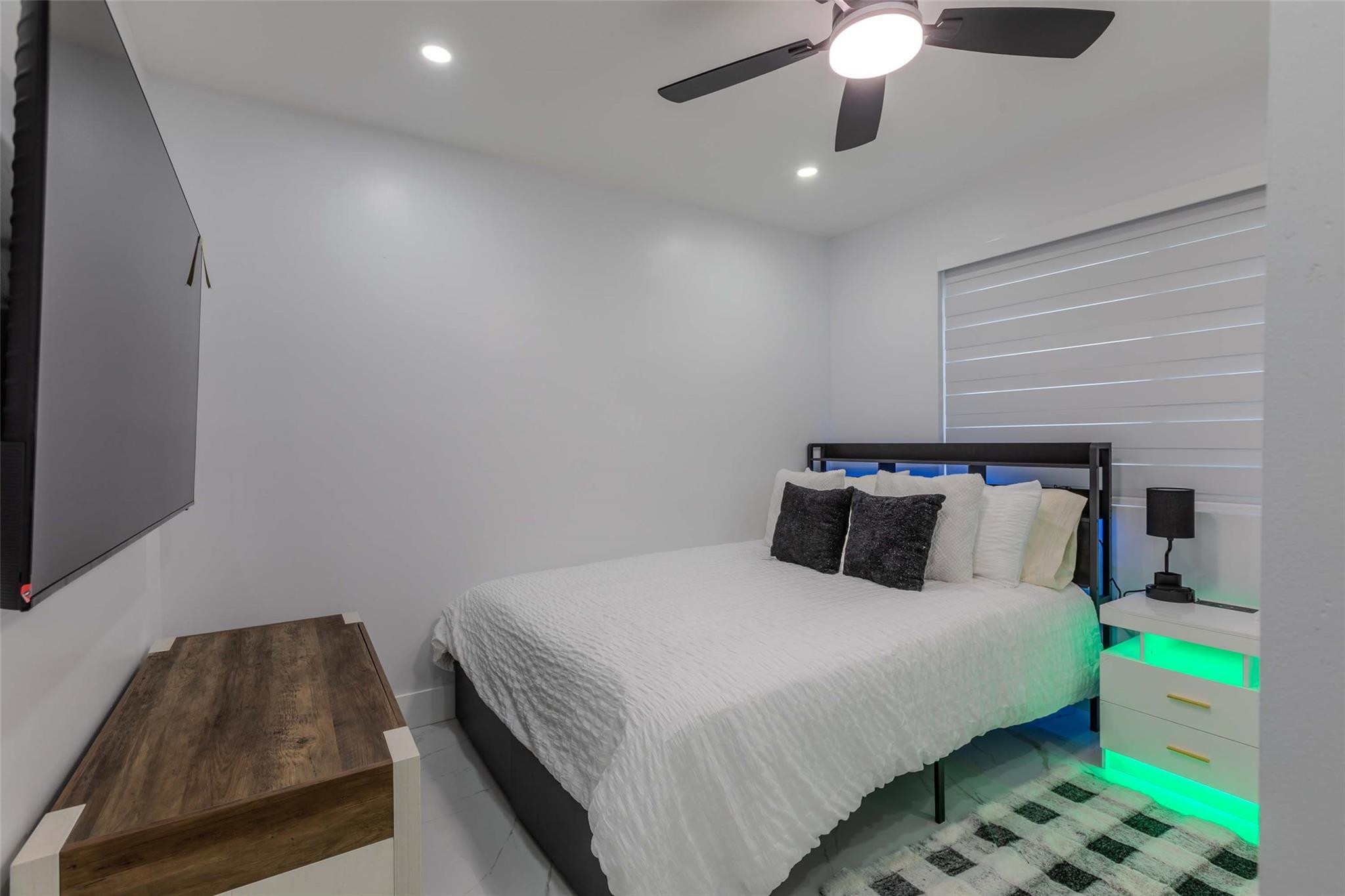 2633 NW Taft Hollywood, FL 33020