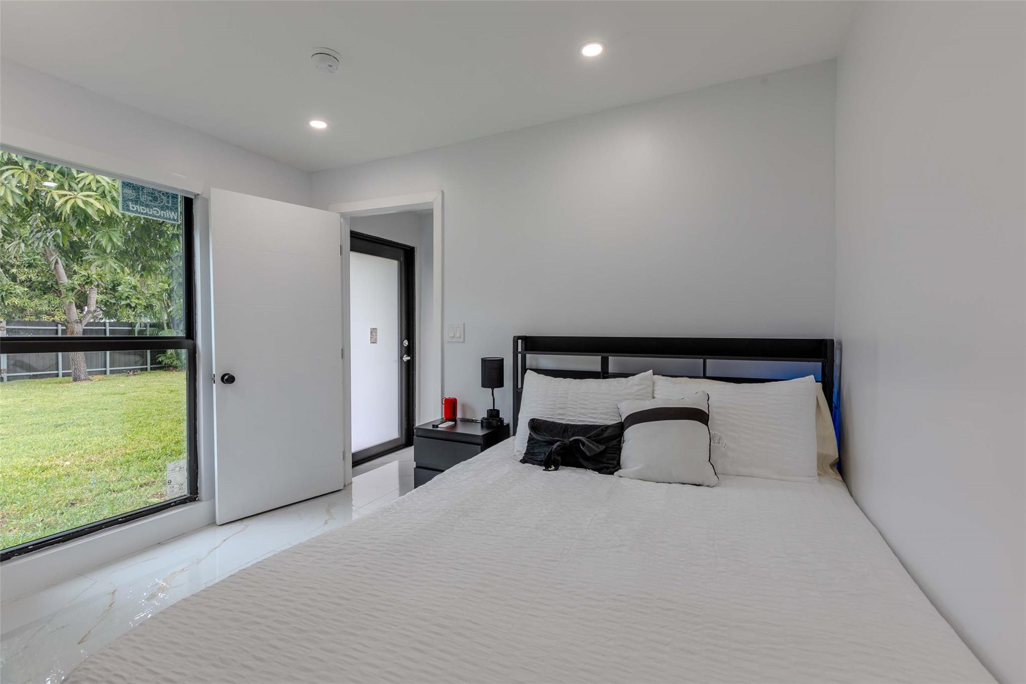 2633 NW Taft Hollywood, FL 33020