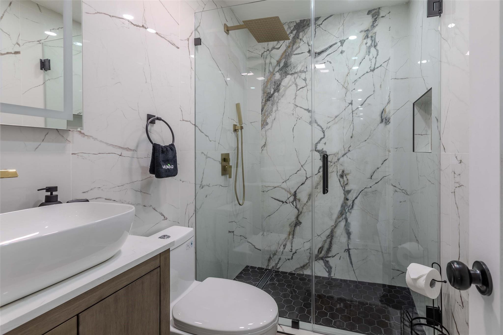 2633 NW Taft Hollywood, FL 33020