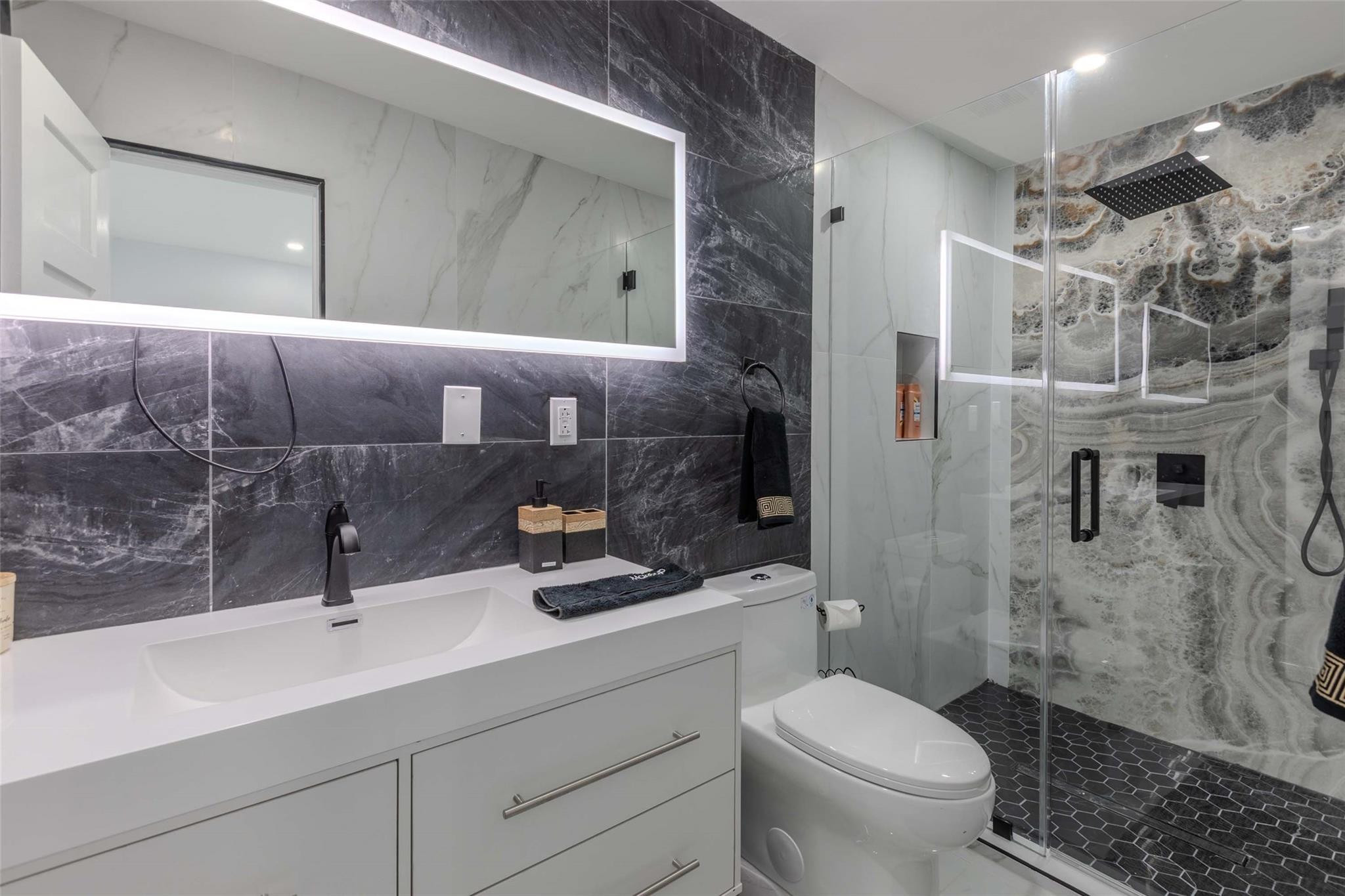 2633 NW Taft Hollywood, FL 33020