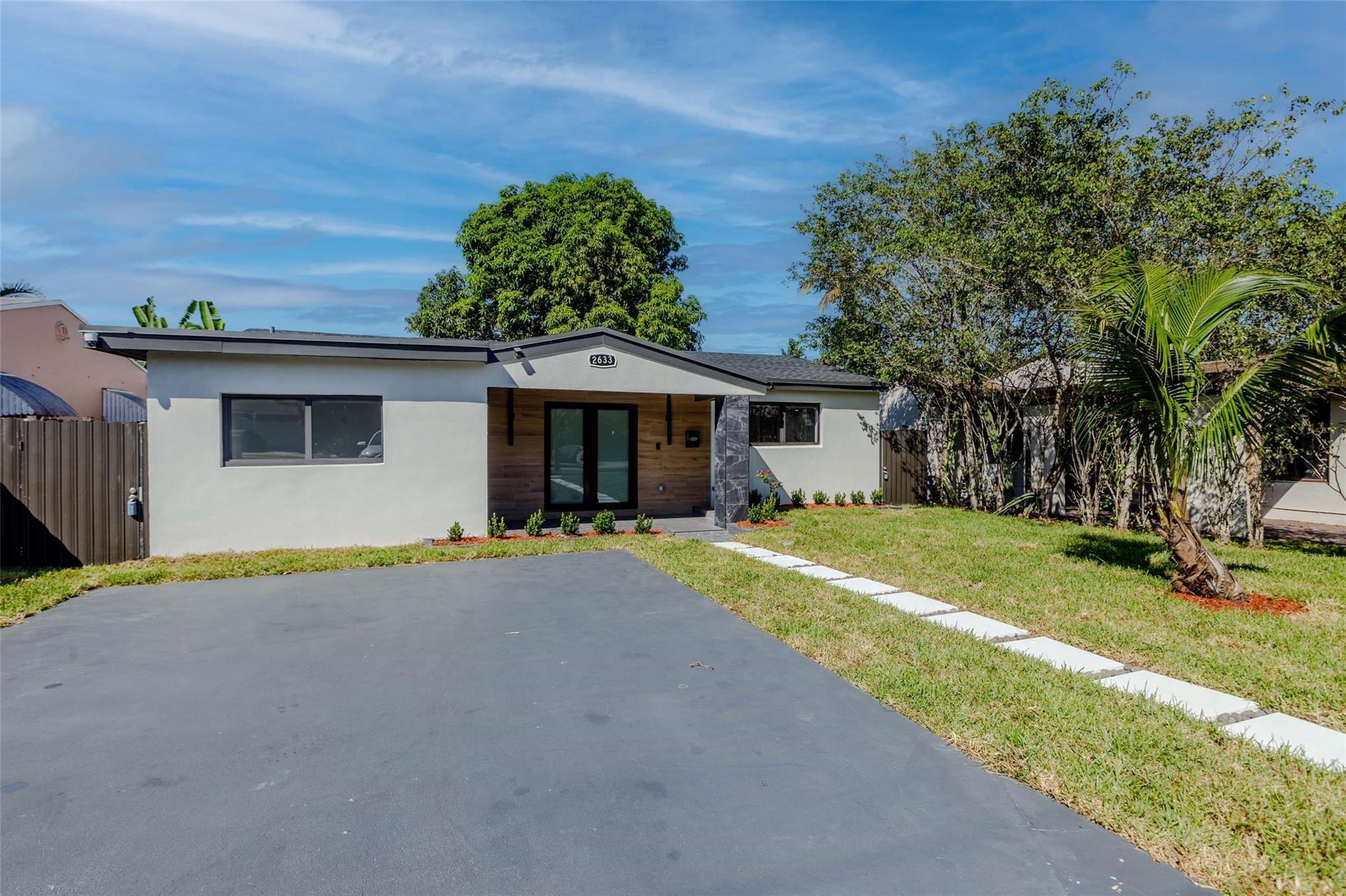 2633 NW Taft Hollywood, FL 33020