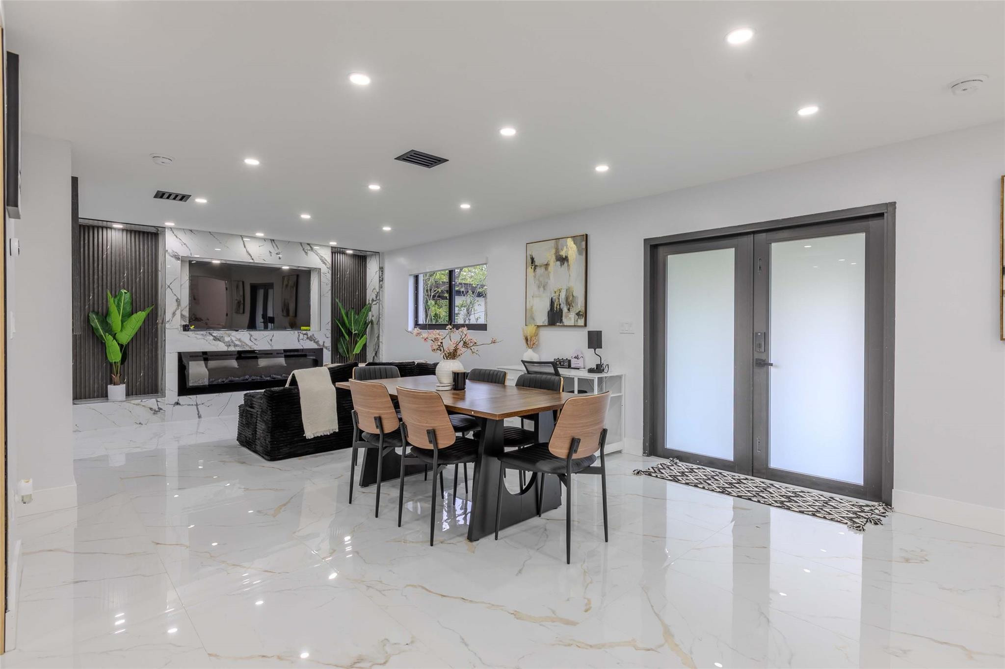 2633 NW Taft Hollywood, FL 33020