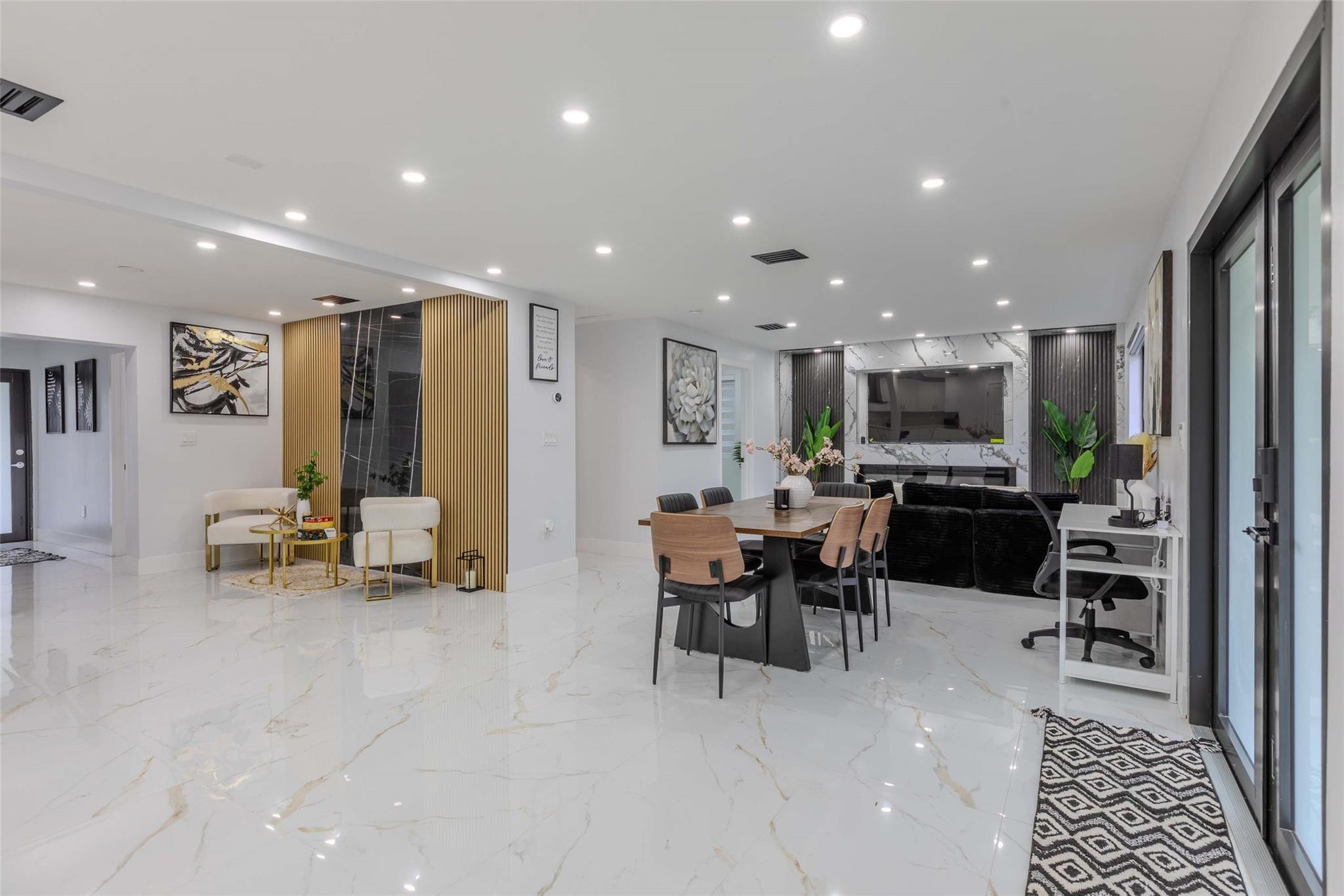 2633 NW Taft Hollywood, FL 33020