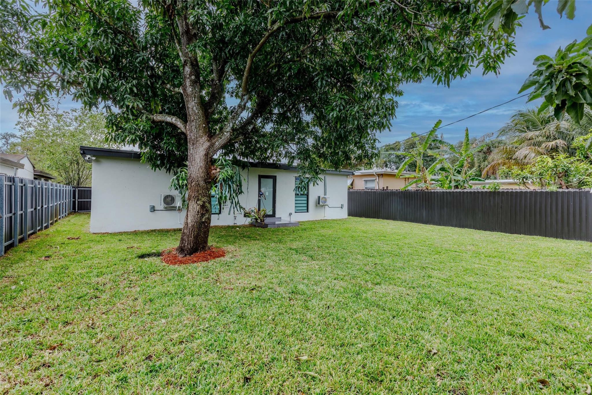 2633 NW Taft Hollywood, FL 33020