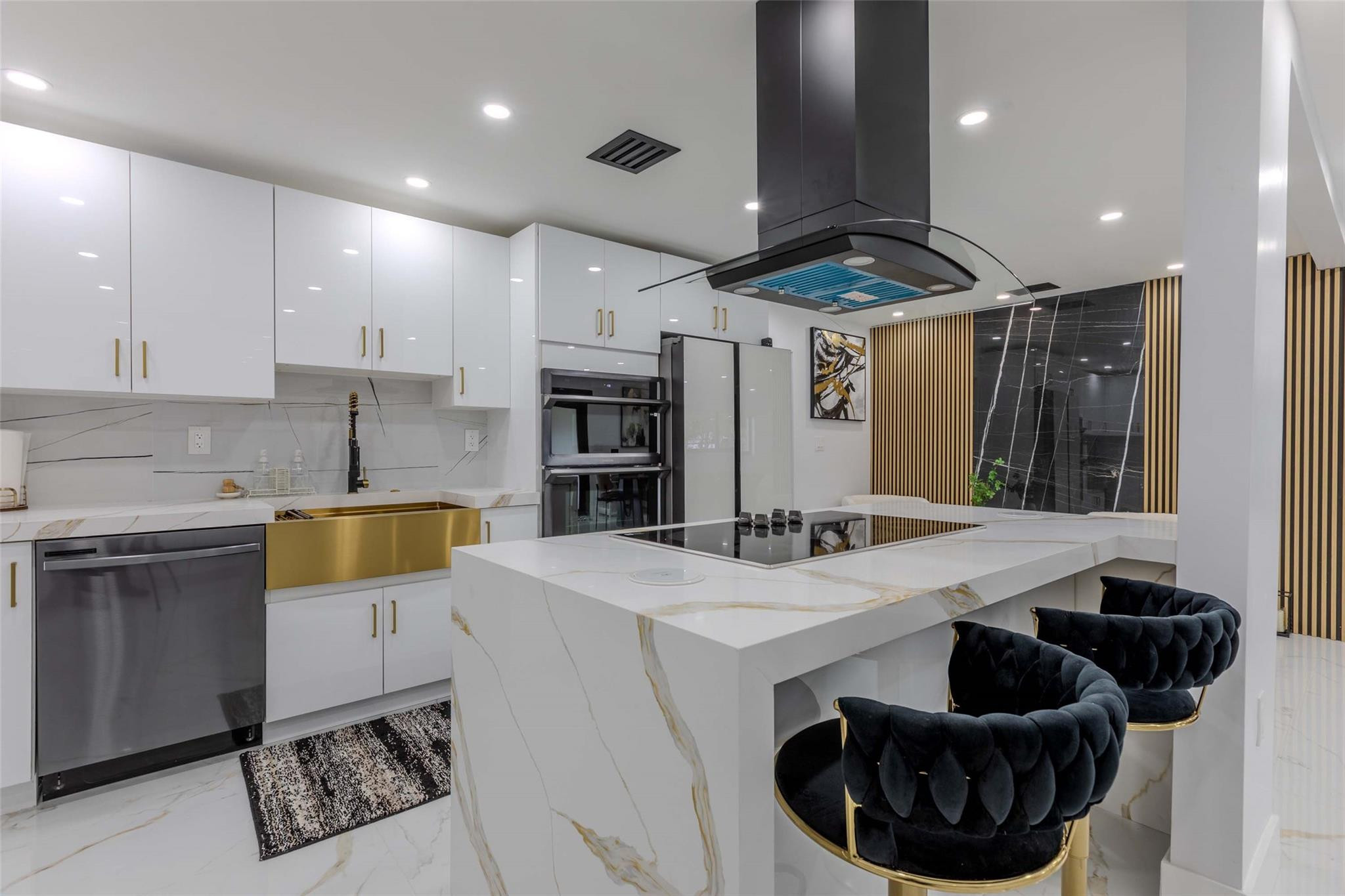 2633 NW Taft Hollywood, FL 33020