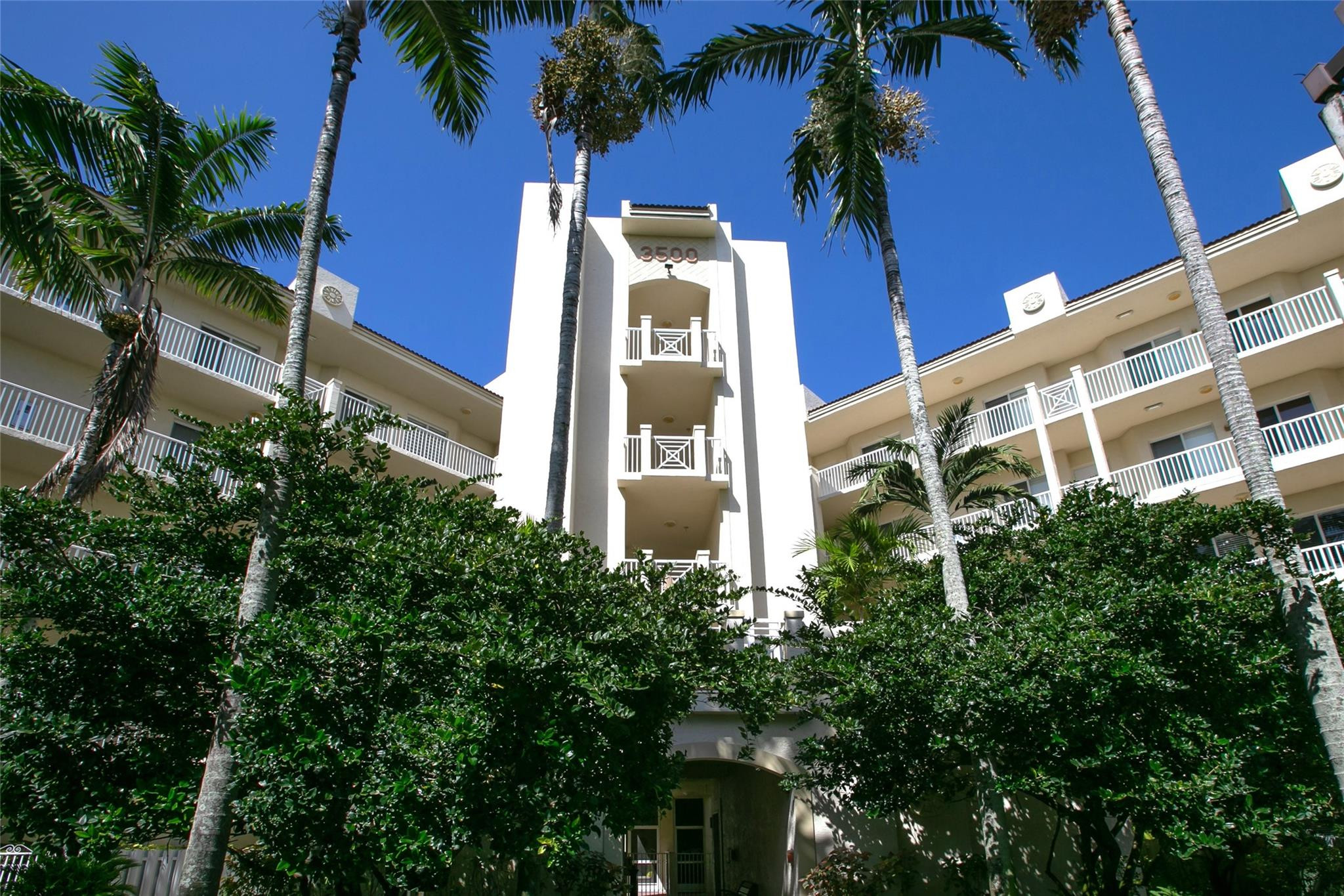 3600 Oaks Clubhouse #502