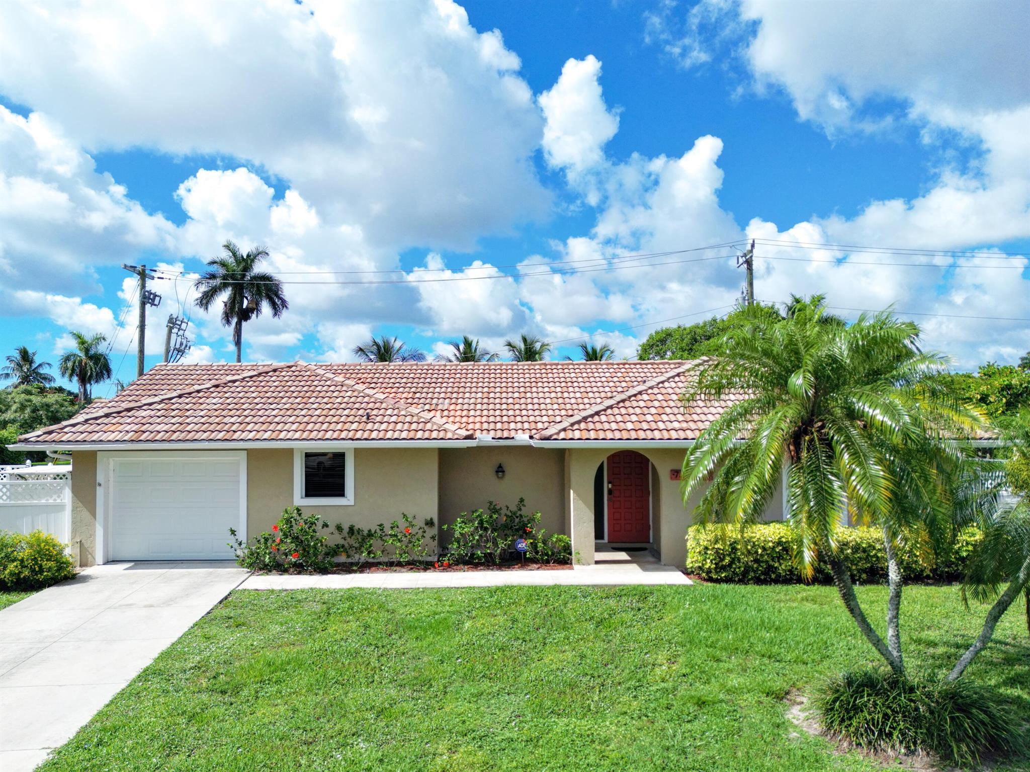 7960 Edgewater Dr
