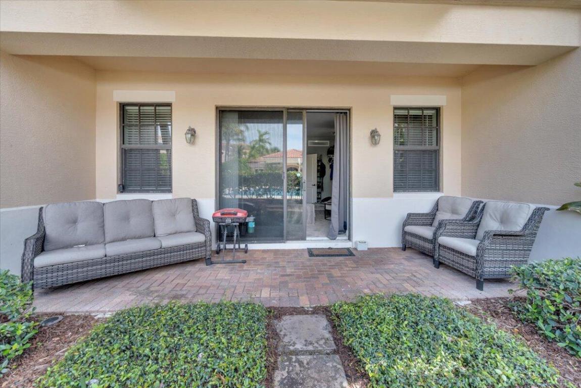 502 Del Sol Tequesta, FL 33469