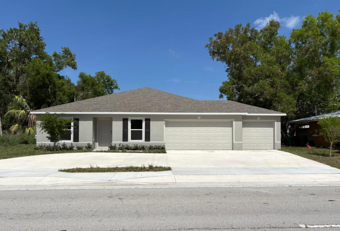 256 NE St James Dr
