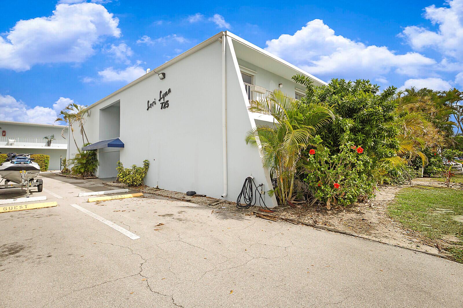 725 Hummingbird Way #106
