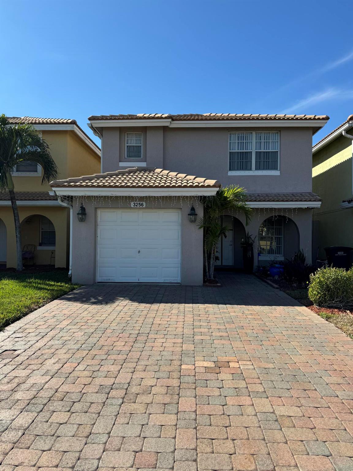 3256 Commodore Ct