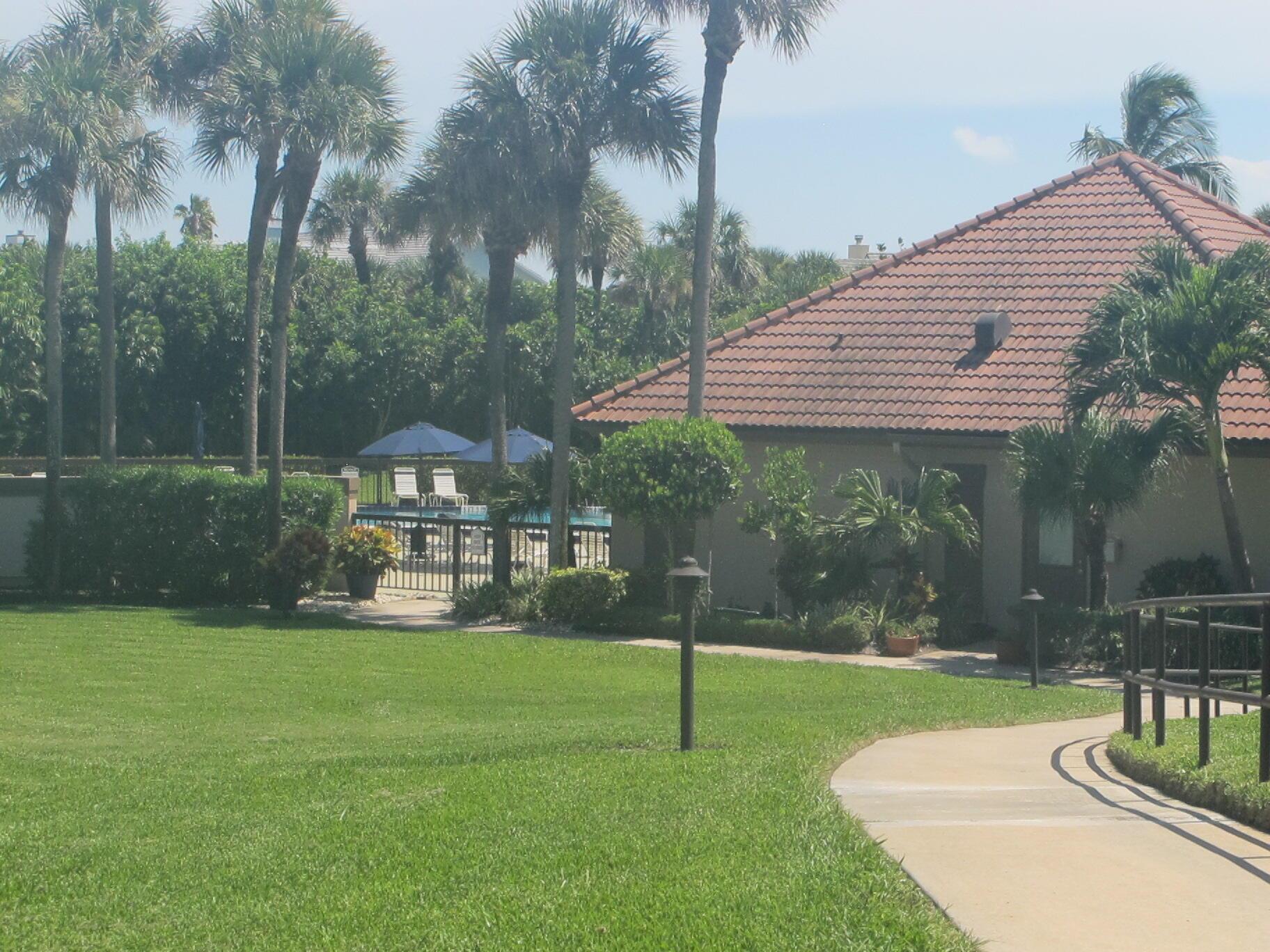 101 Ocean Blfs Blvd #102 Jupiter, FL 33477