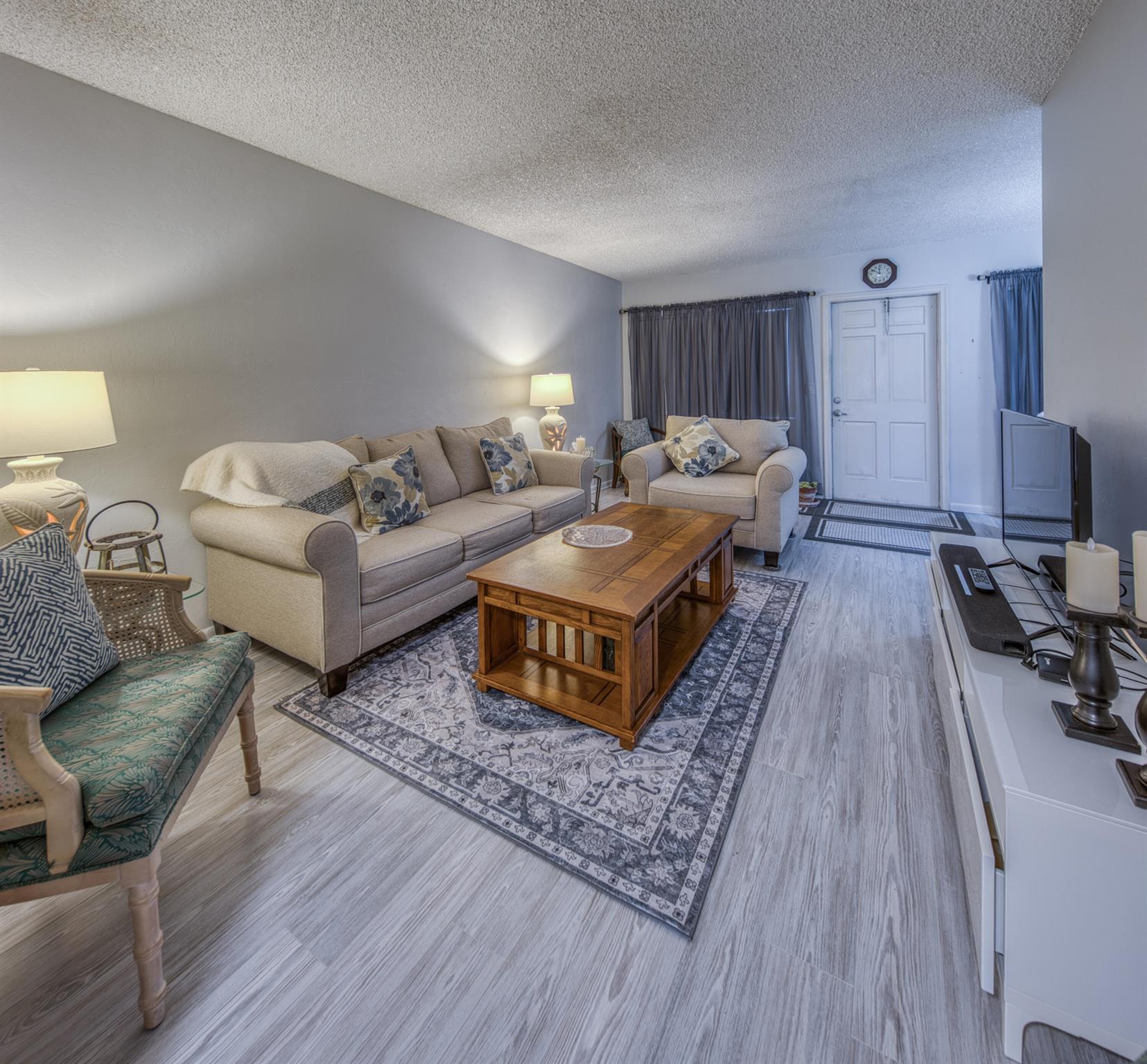 2960 Lake Osborne Dr #206
