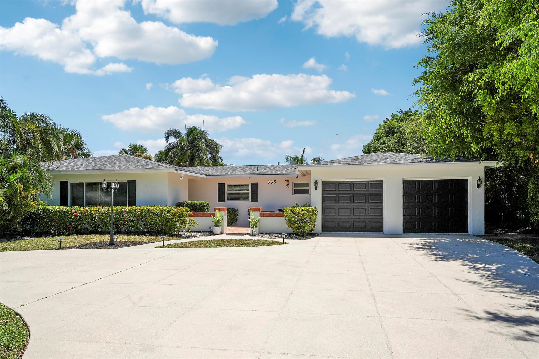 335 Country Clb Dr