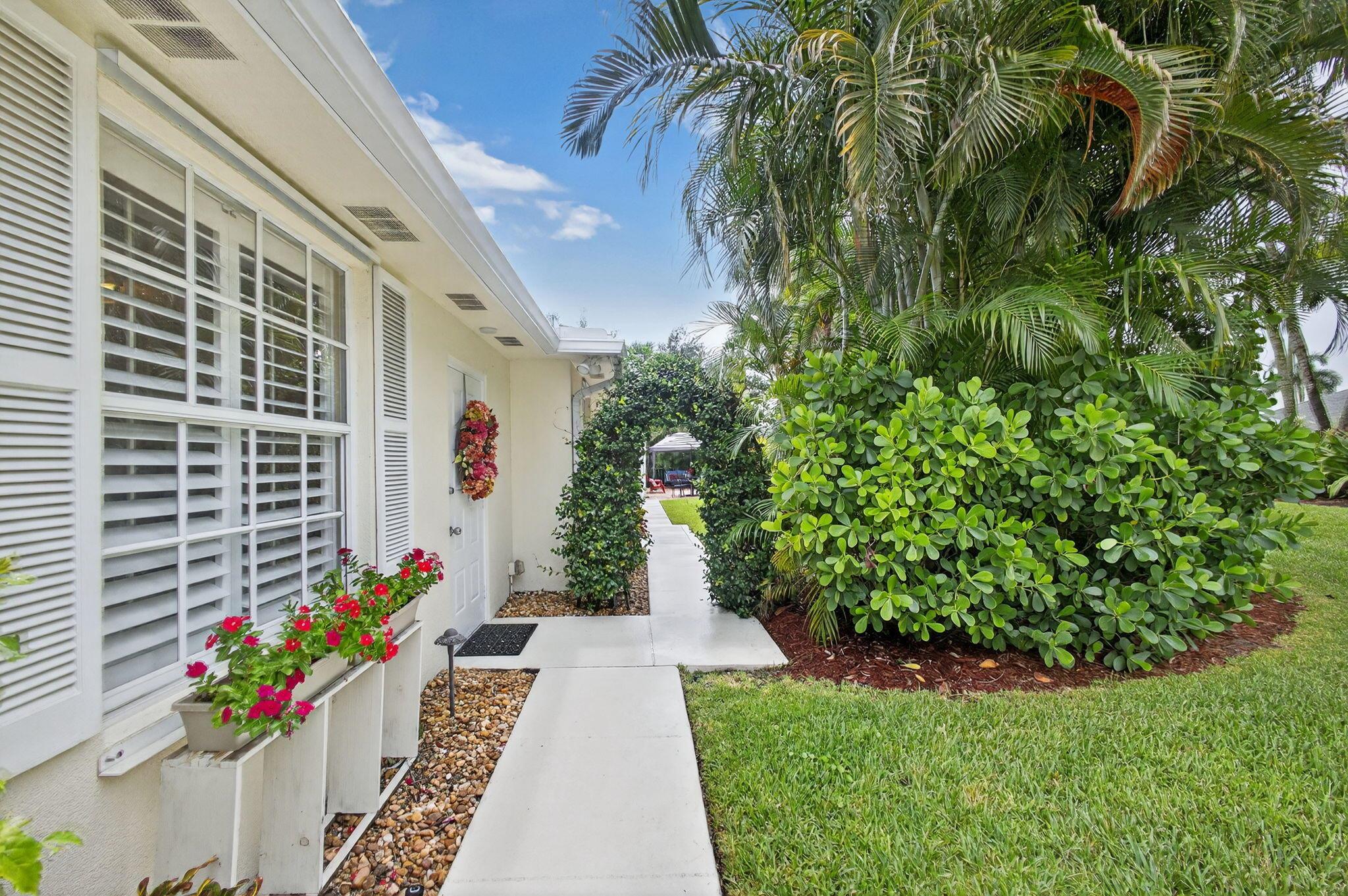 128 Brier Cir Jupiter, FL 33458
