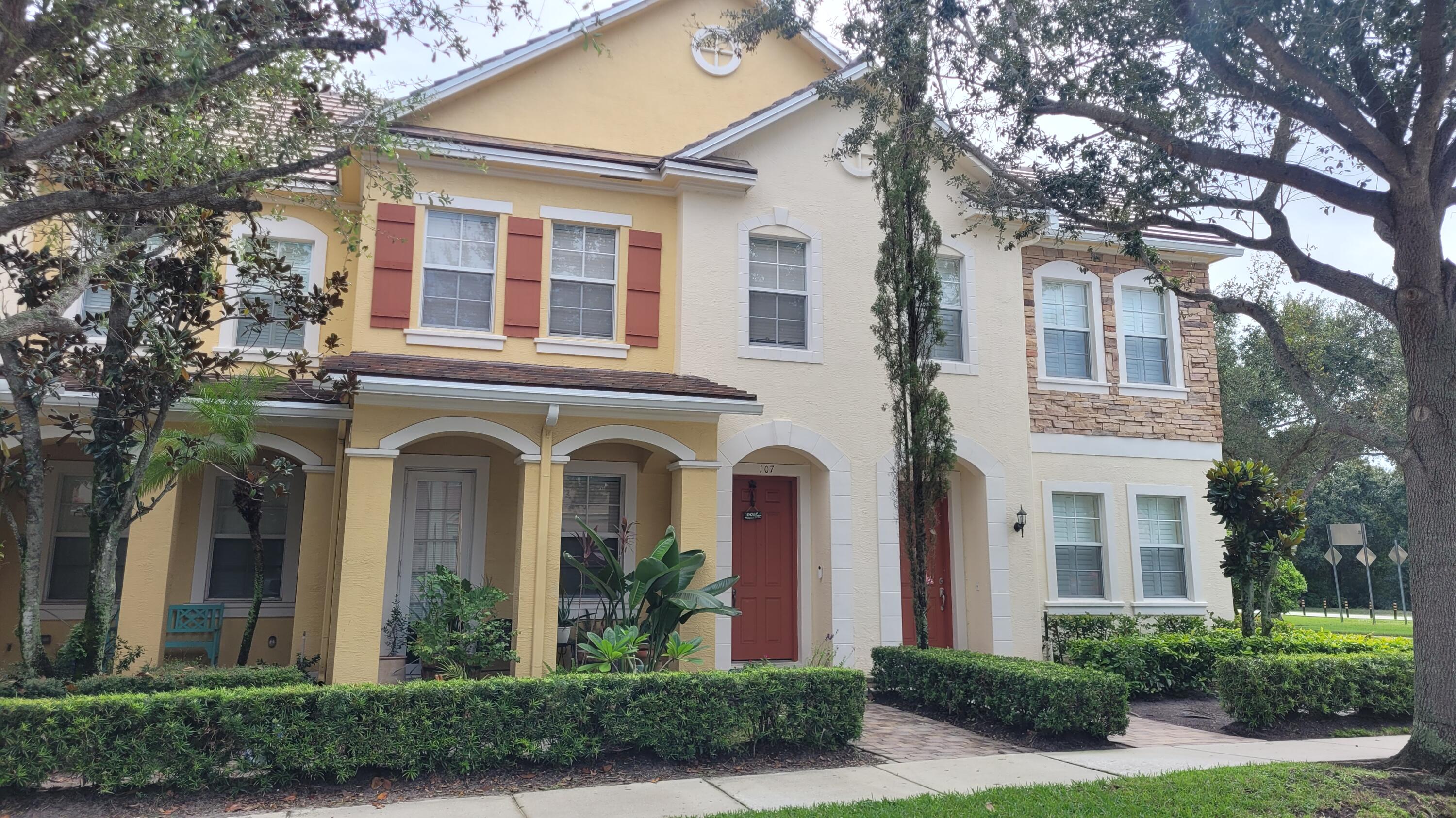 107 Ennis Ln