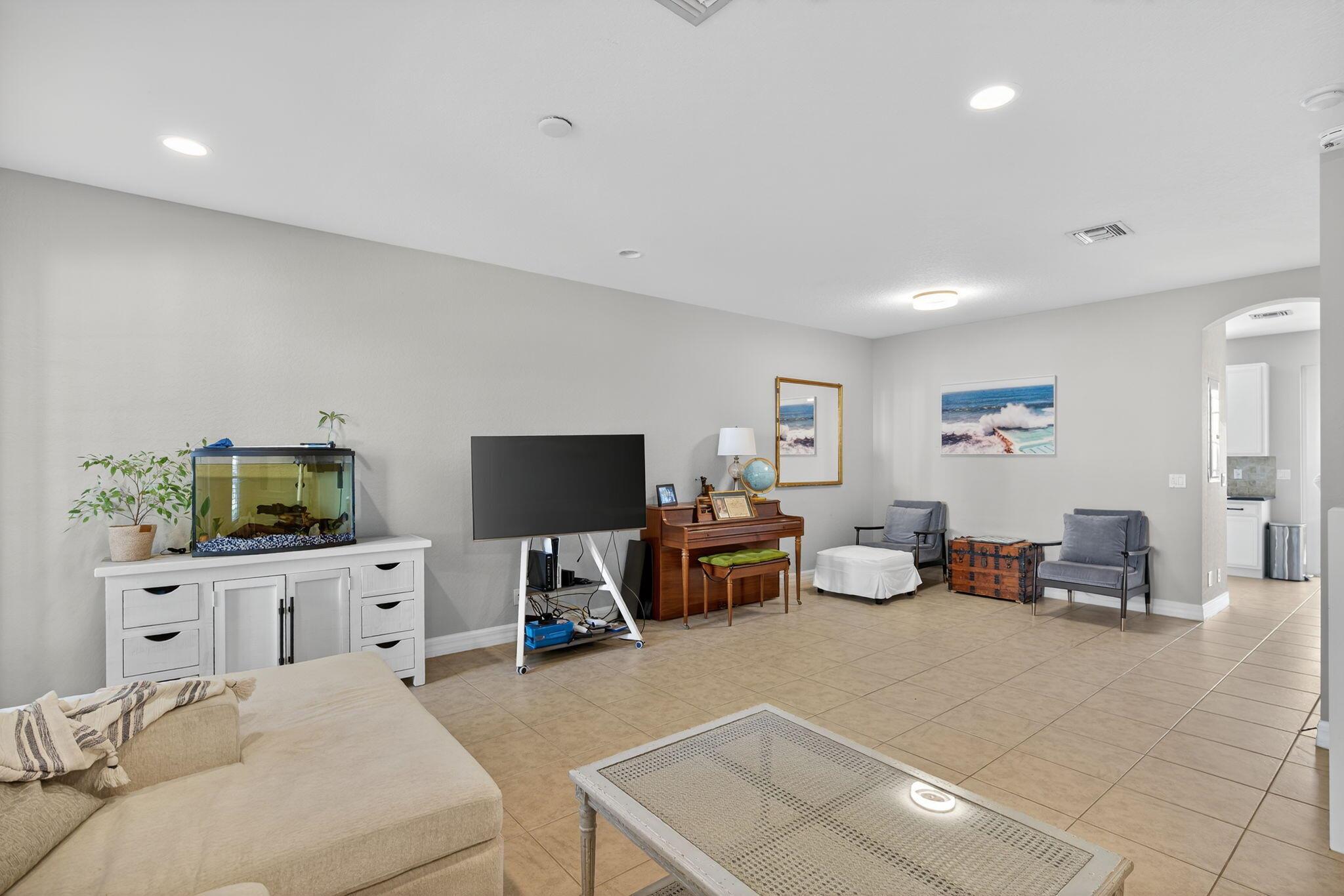 107 Ennis Ln Jupiter, FL 33458