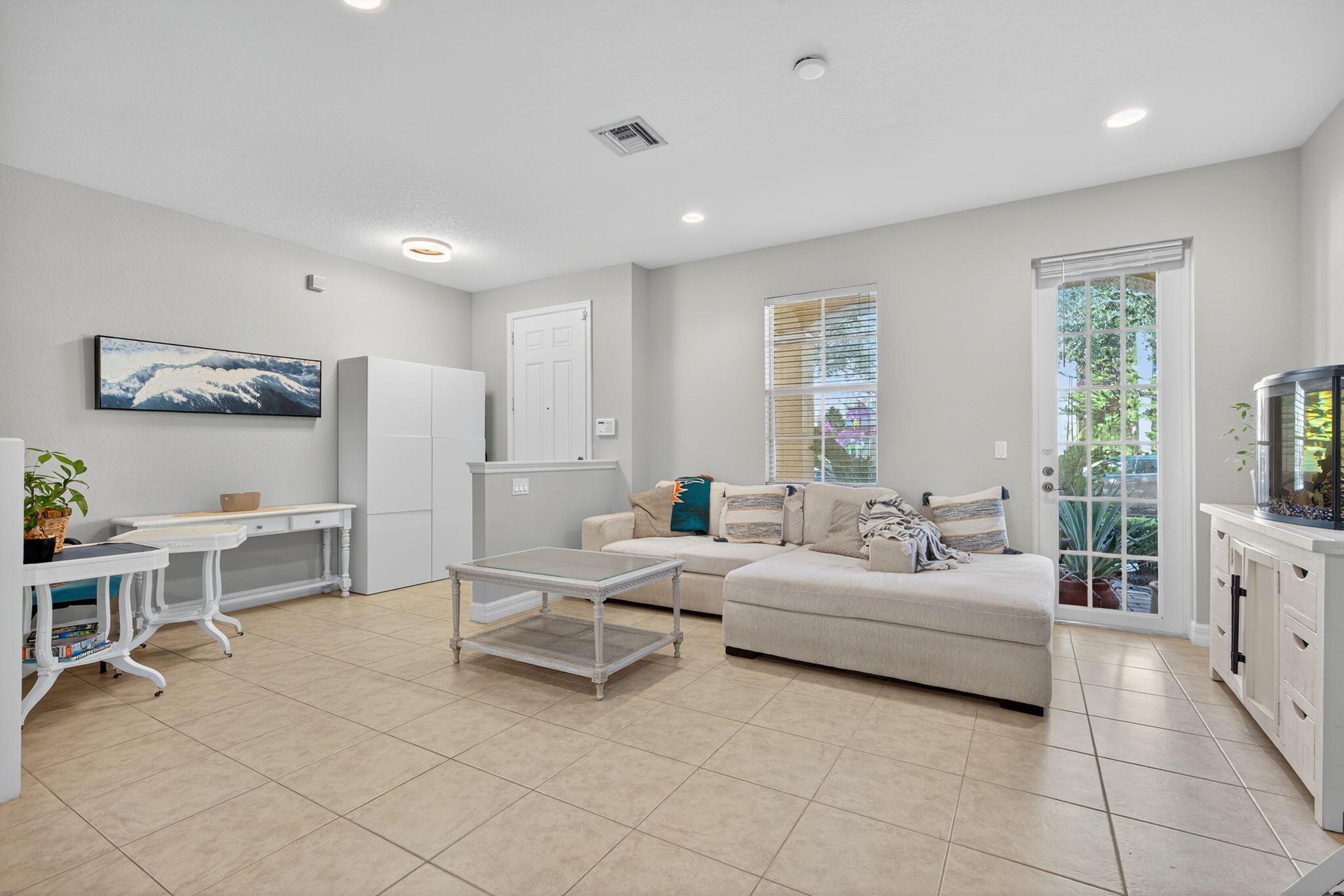 107 Ennis Ln Jupiter, FL 33458