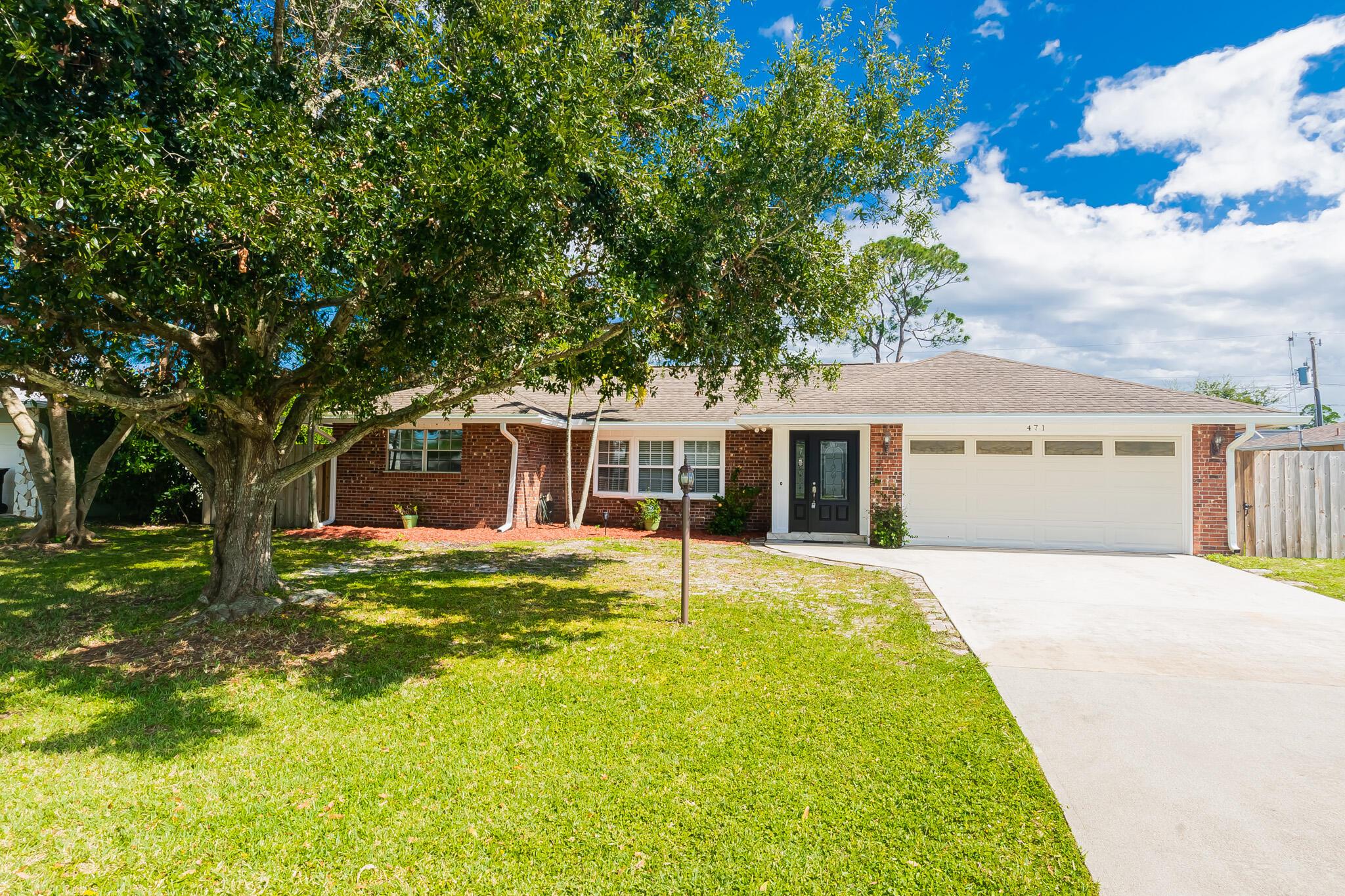 471 SE Lamon Ln