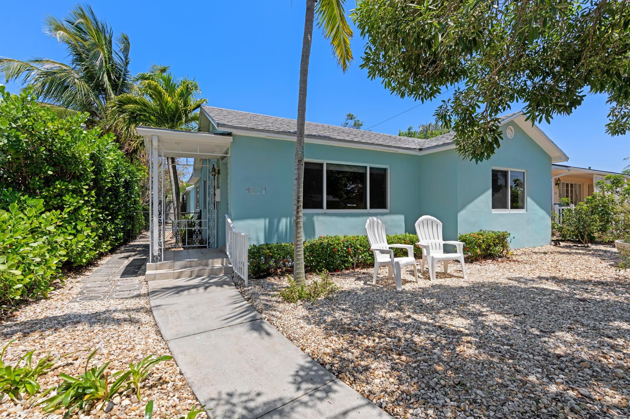 1120 N Palmway