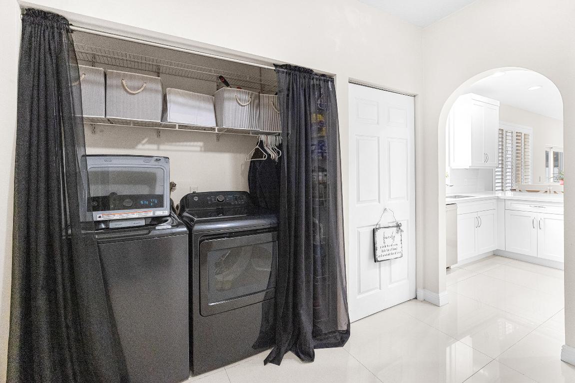 269 Live Oaks Ln Jupiter, FL 33458