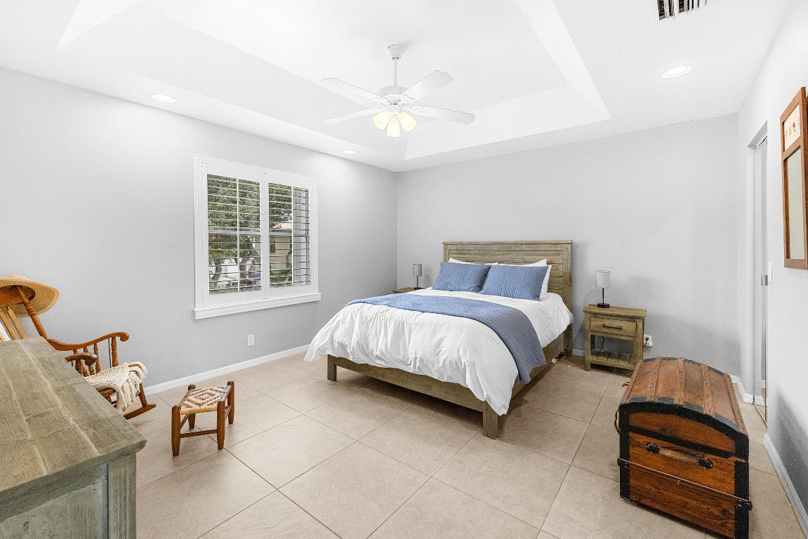 269 Live Oaks Ln Jupiter, FL 33458