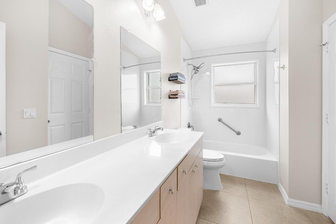 269 Live Oaks Ln Jupiter, FL 33458