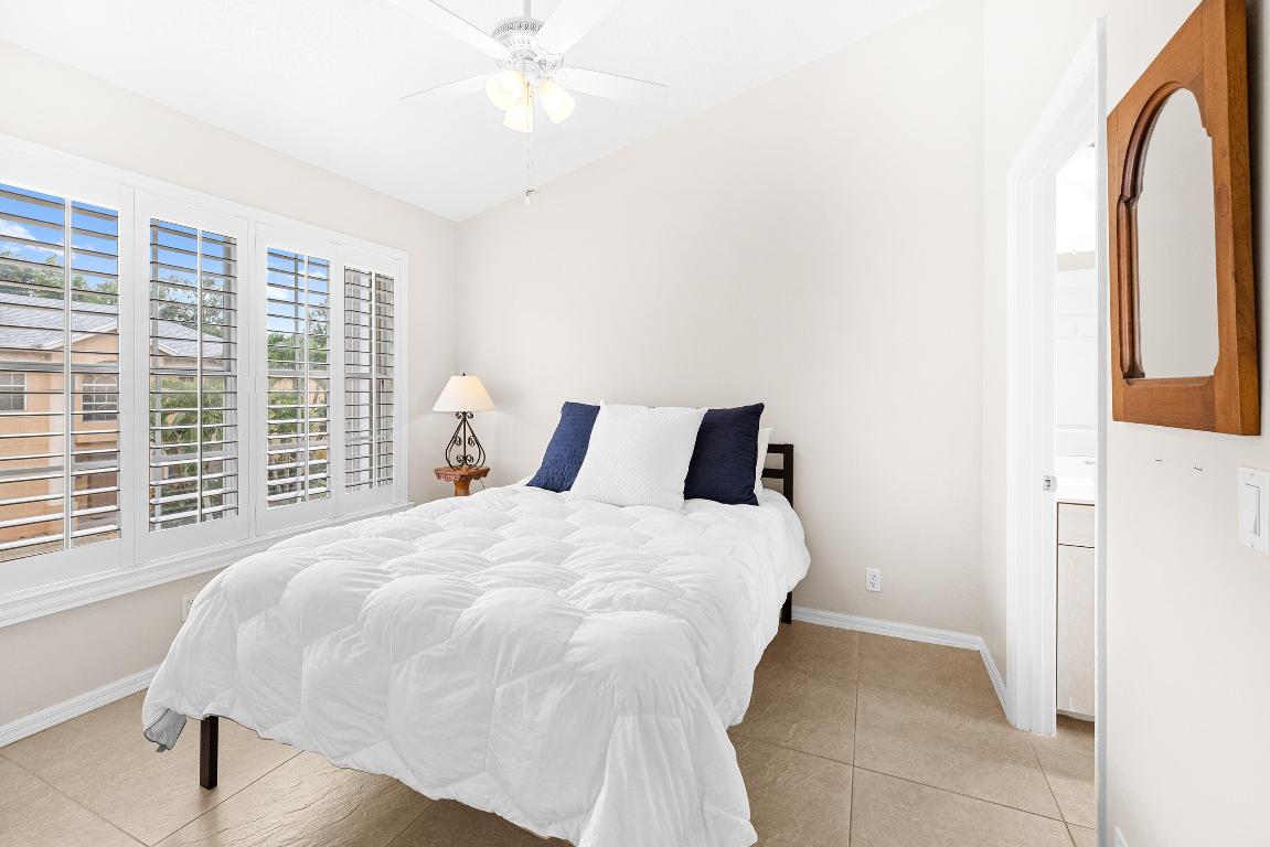 269 Live Oaks Ln Jupiter, FL 33458