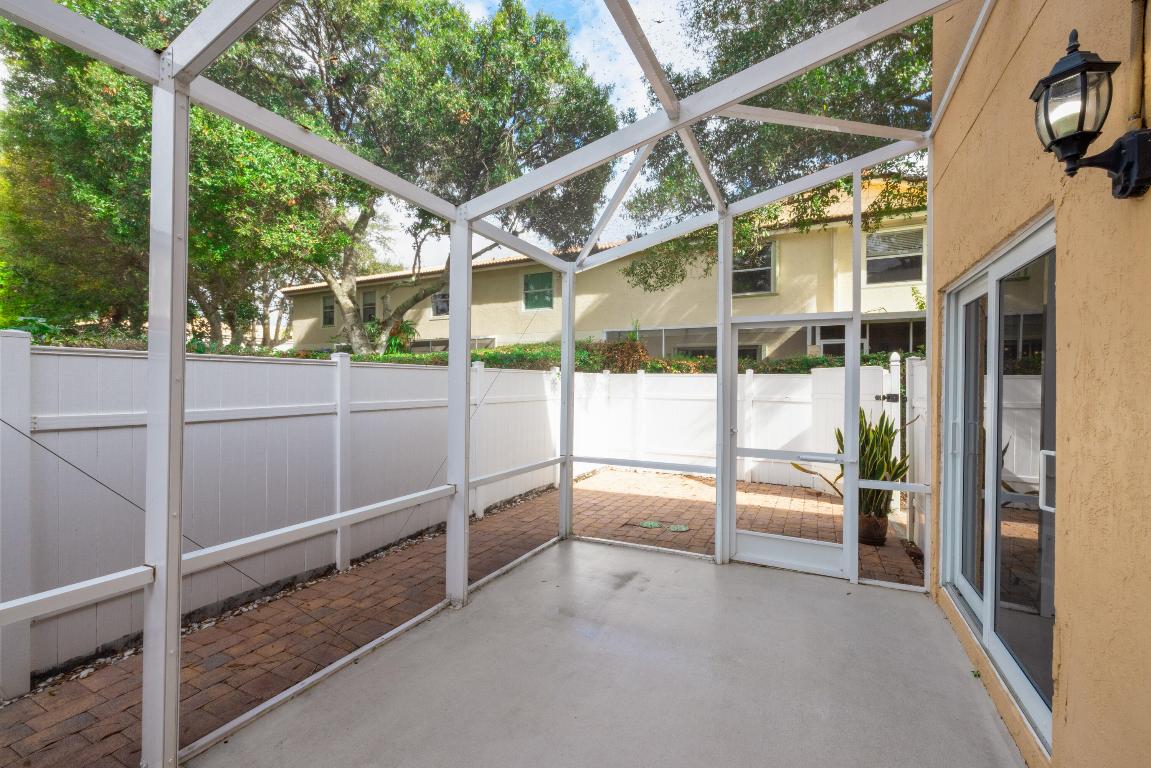 269 Live Oaks Ln Jupiter, FL 33458