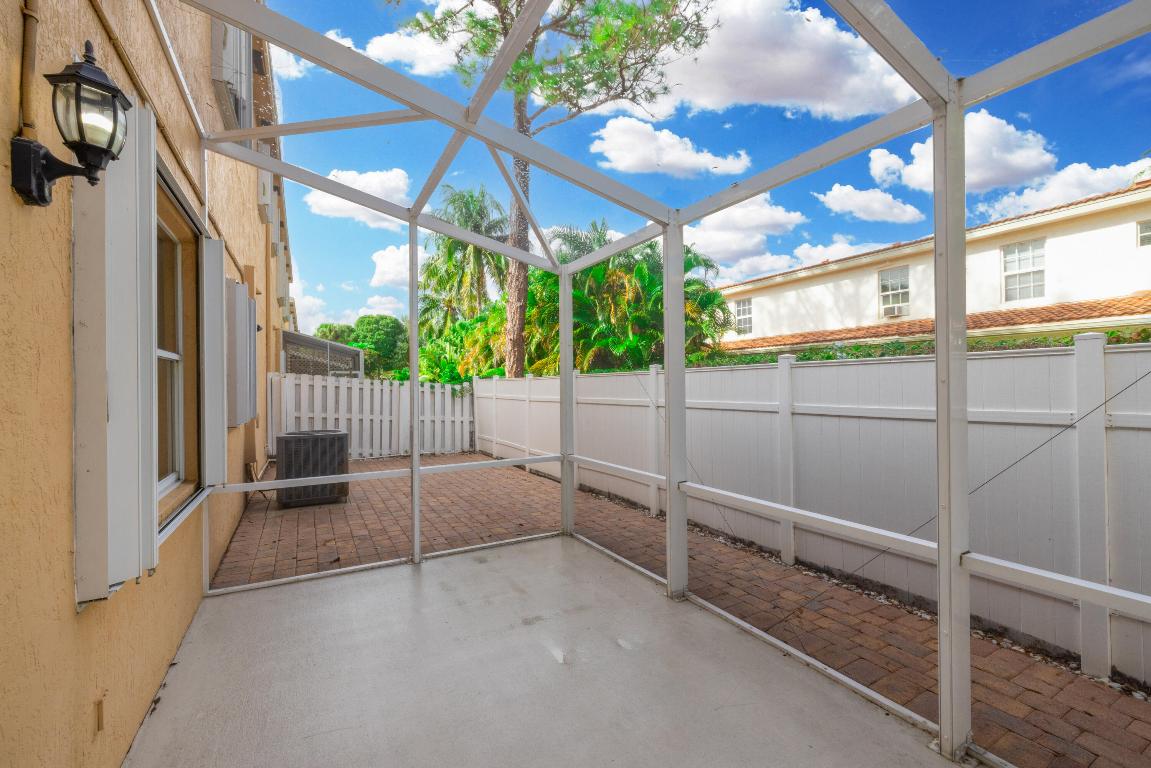 269 Live Oaks Ln Jupiter, FL 33458