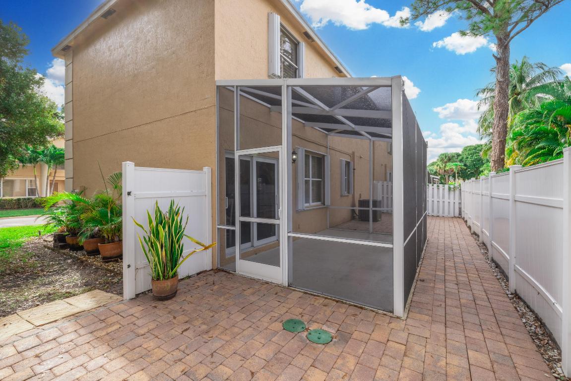 269 Live Oaks Ln Jupiter, FL 33458