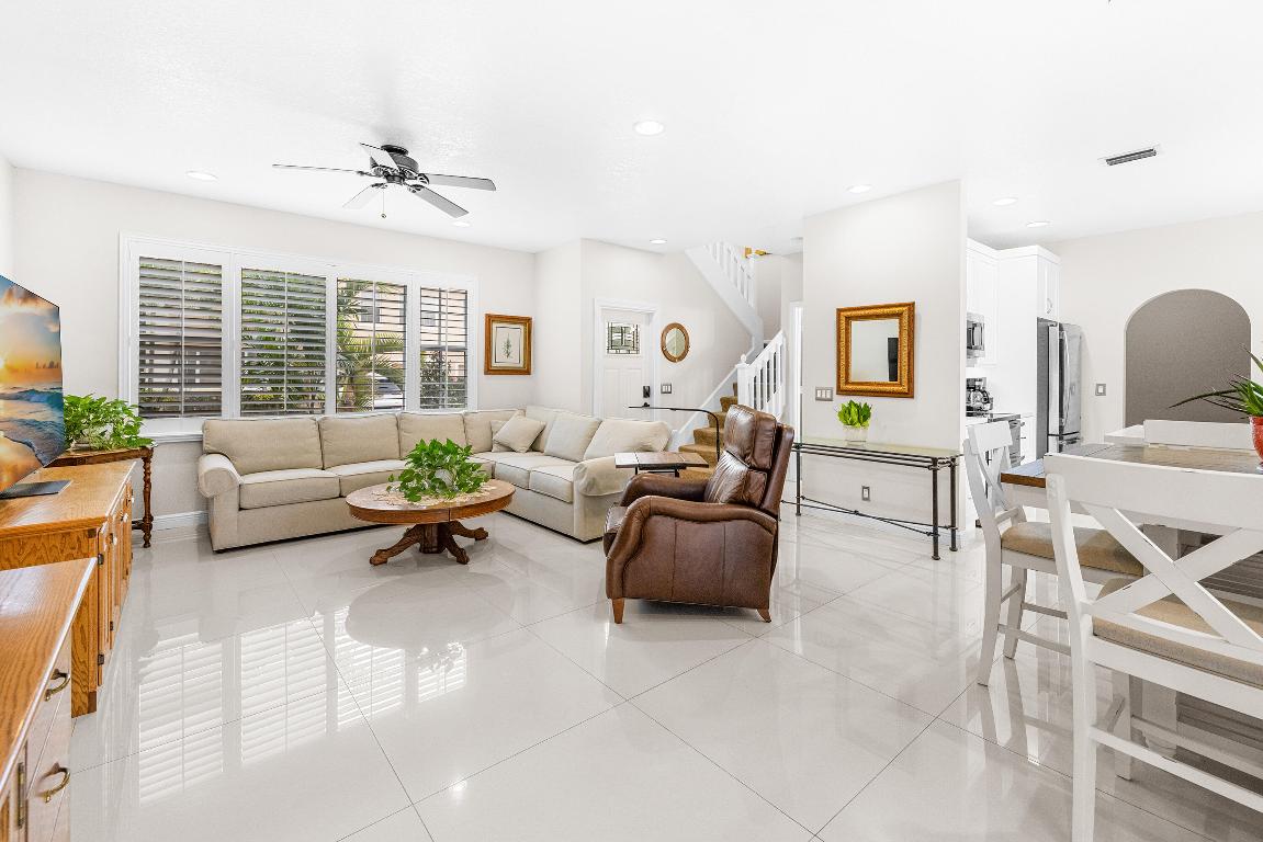 269 Live Oaks Ln Jupiter, FL 33458