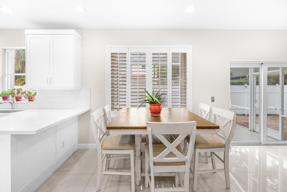 269 Live Oaks Ln Jupiter, FL 33458