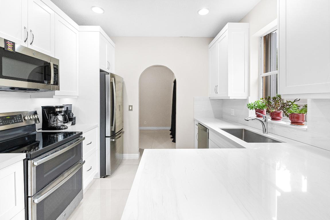 269 Live Oaks Ln Jupiter, FL 33458