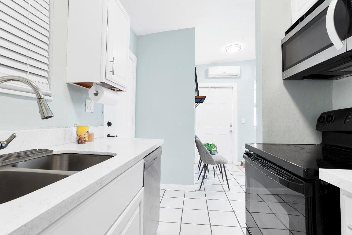 5241 NE 16th Ter Pompano Beach, FL 33064