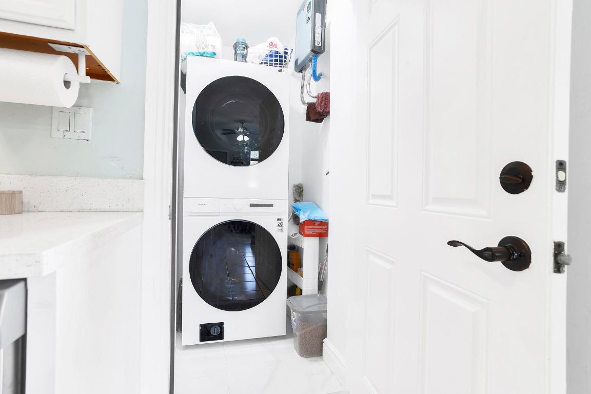 5241 NE 16th Ter Pompano Beach, FL 33064