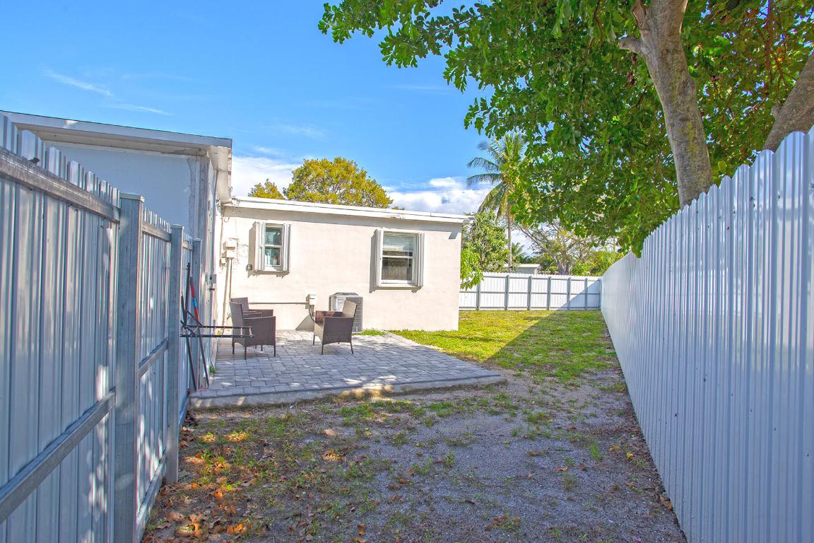 5241 NE 16th Ter Pompano Beach, FL 33064