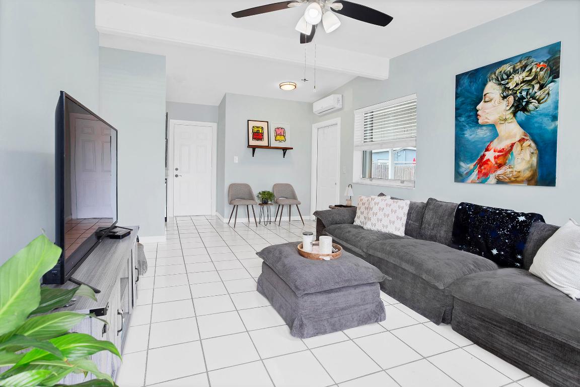 5241 NE 16th Ter Pompano Beach, FL 33064