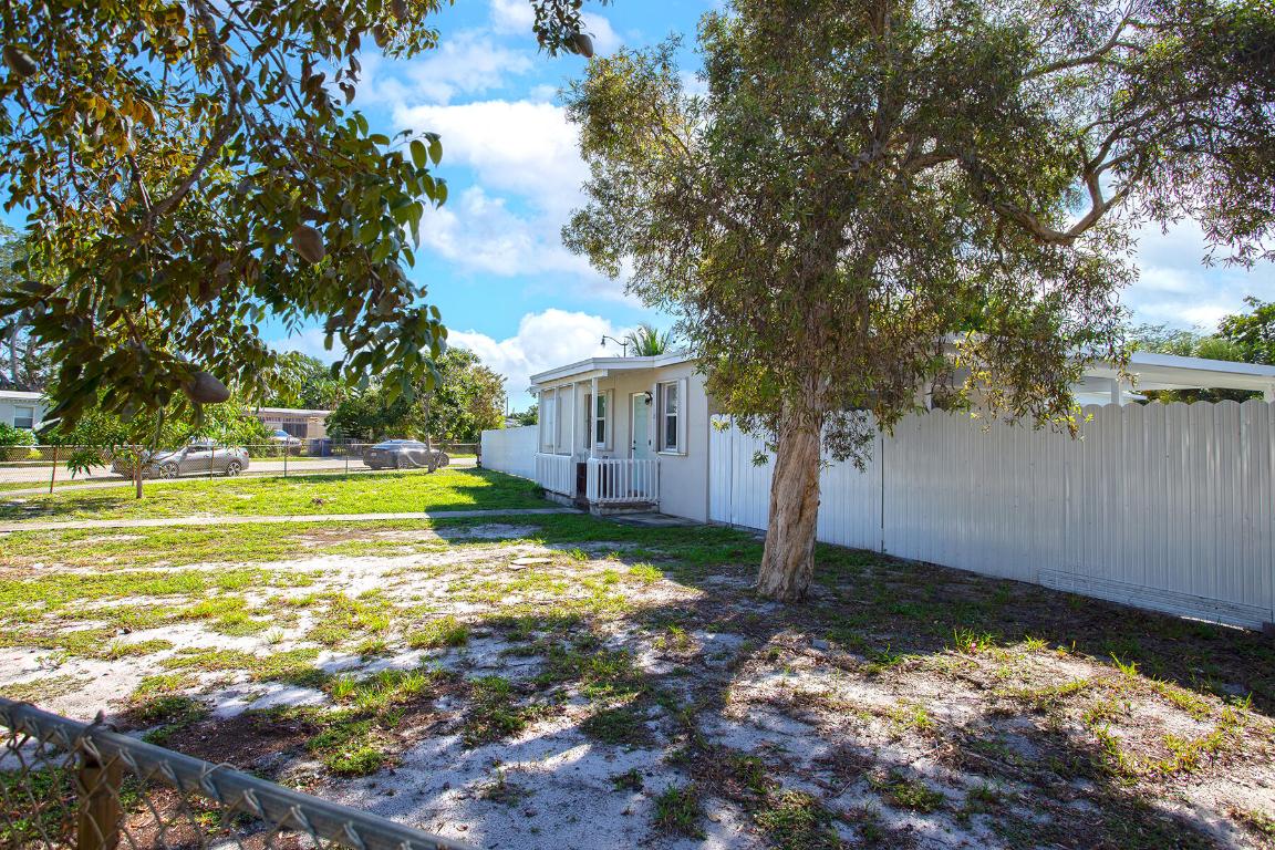 5241 NE 16th Ter Pompano Beach, FL 33064