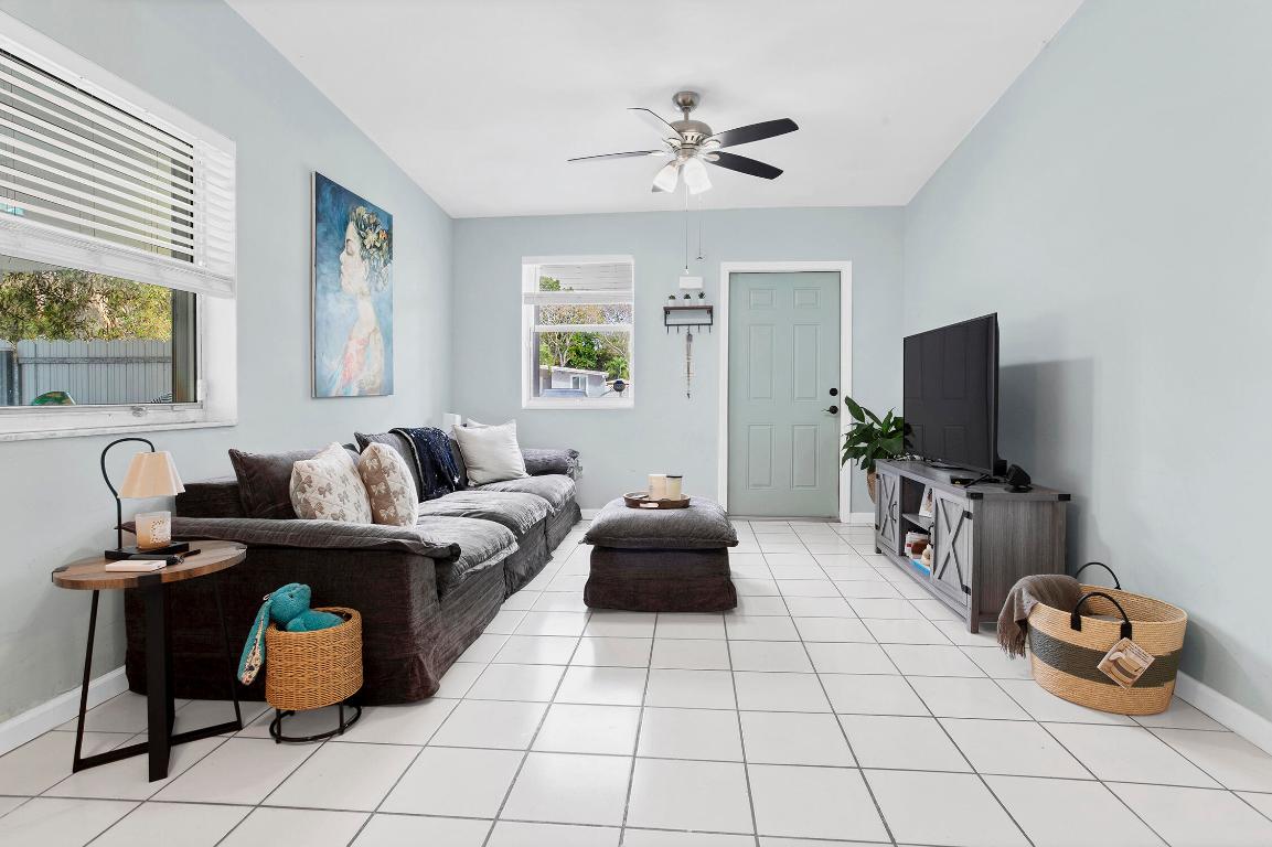 5241 NE 16th Ter Pompano Beach, FL 33064