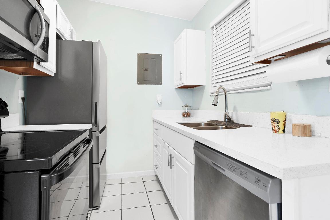 5241 NE 16th Ter Pompano Beach, FL 33064