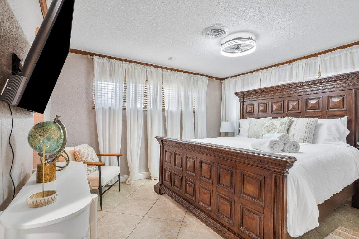 401 SE 14th Ave Pompano Beach, FL 33060