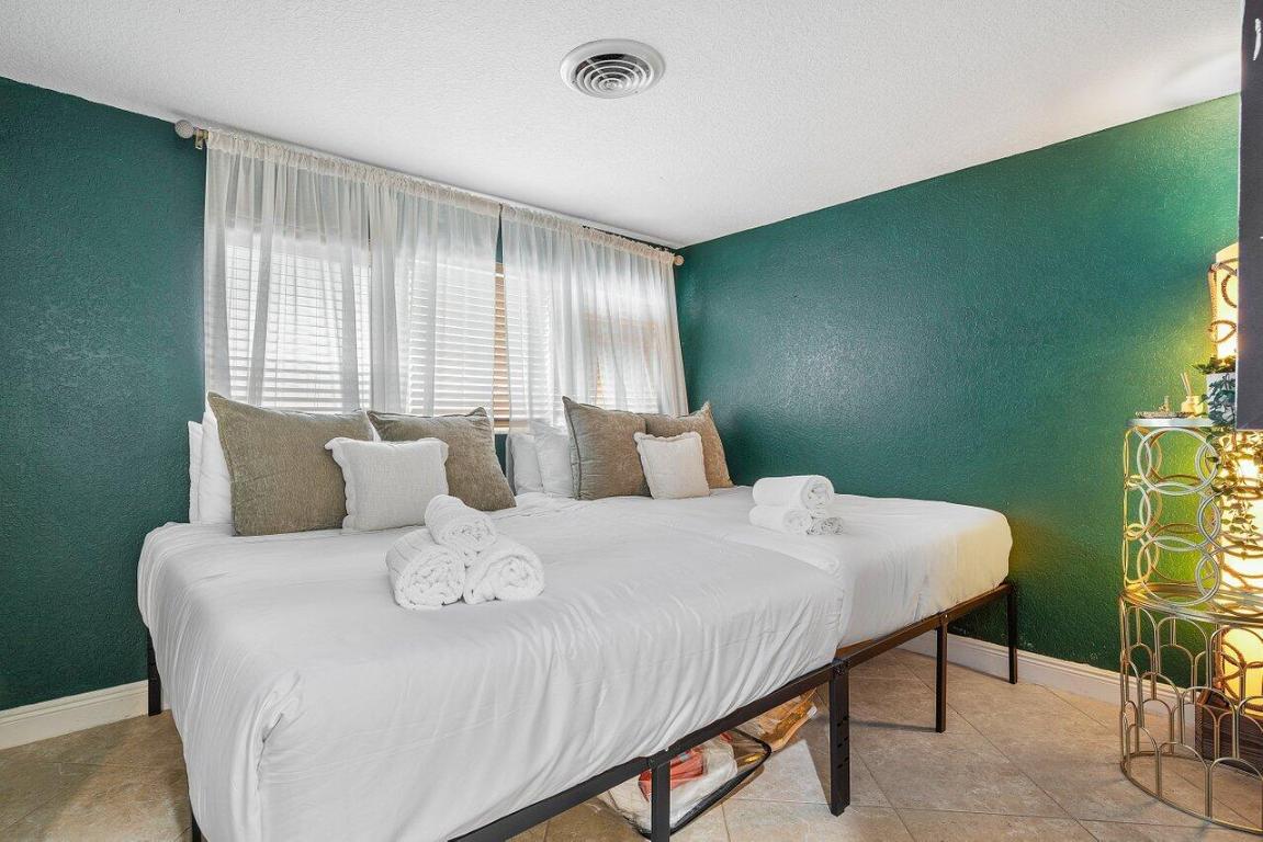 401 SE 14th Ave Pompano Beach, FL 33060