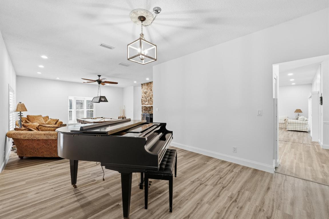 10297 Sandy Jupiter, FL 33478