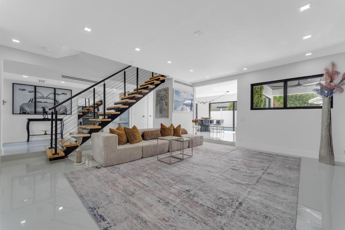 2724 N Ocean Fort Lauderdale, FL 33308