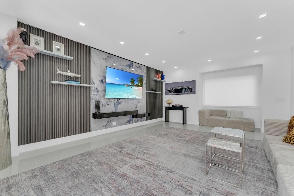 2724 N Ocean Fort Lauderdale, FL 33308