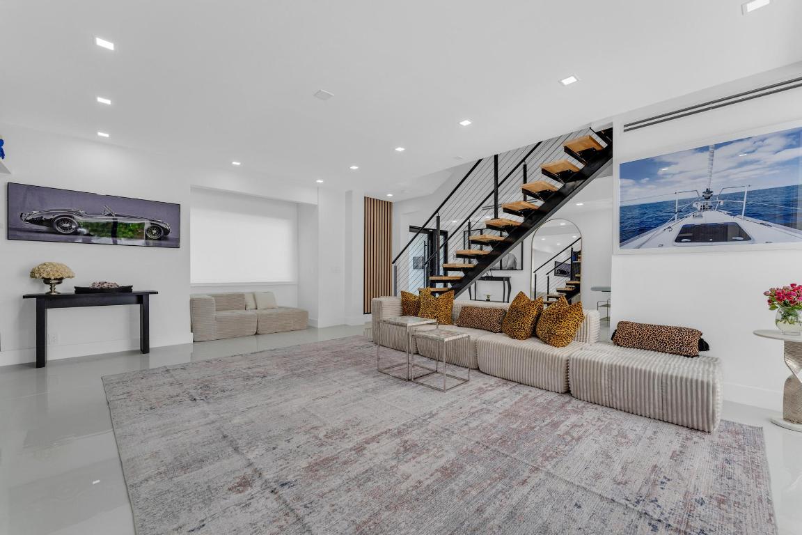 2724 N Ocean Fort Lauderdale, FL 33308