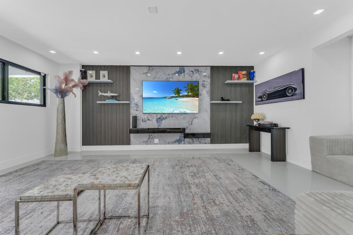 2724 N Ocean Fort Lauderdale, FL 33308