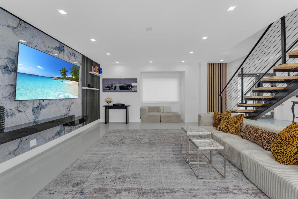 2724 N Ocean Fort Lauderdale, FL 33308